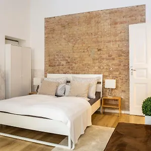 https://100sqm-maisonette-in-the-heart-of-prenzlauer-berg.find-berlin-hotels.com